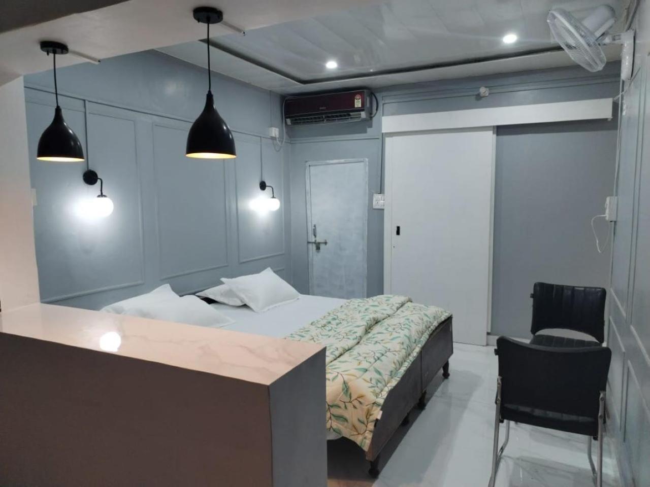 Janki Kunj Varanasi- 3 Room Home Buitenkant foto