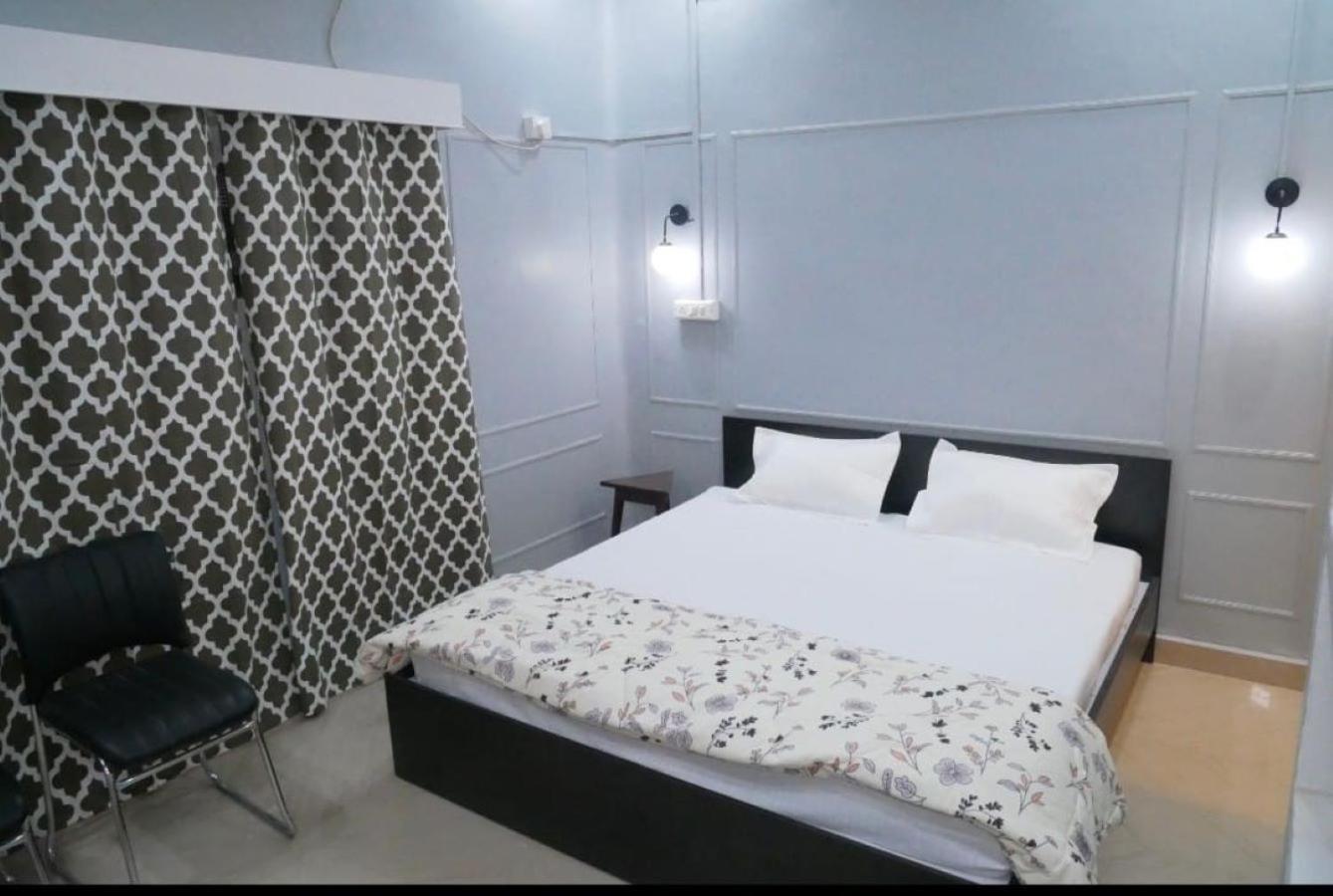 Janki Kunj Varanasi- 3 Room Home Buitenkant foto